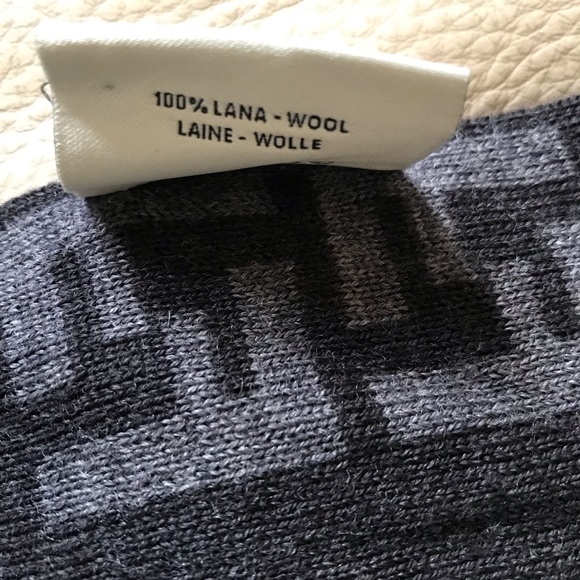 FENDI ZUCCA 100% wool scarf - Picture 3 of 6